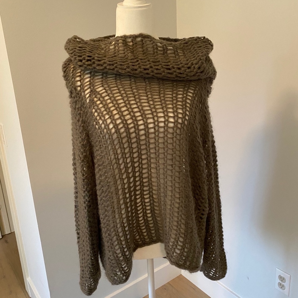 Women net wool sweater
